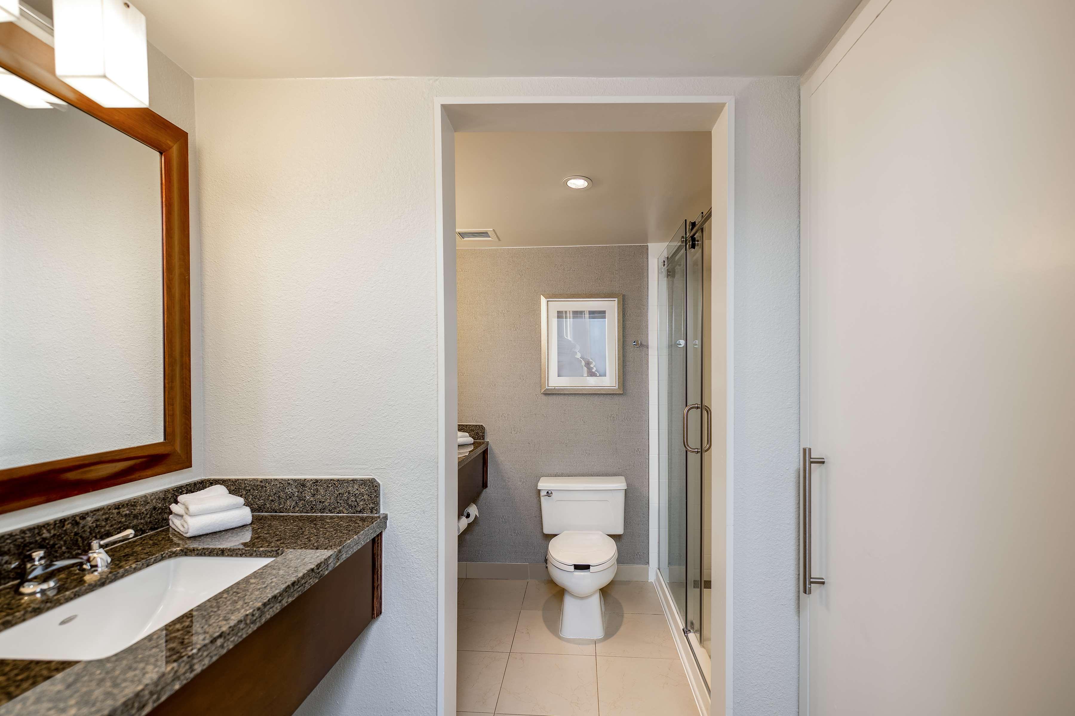Sonesta Executive Park Hotel 4*