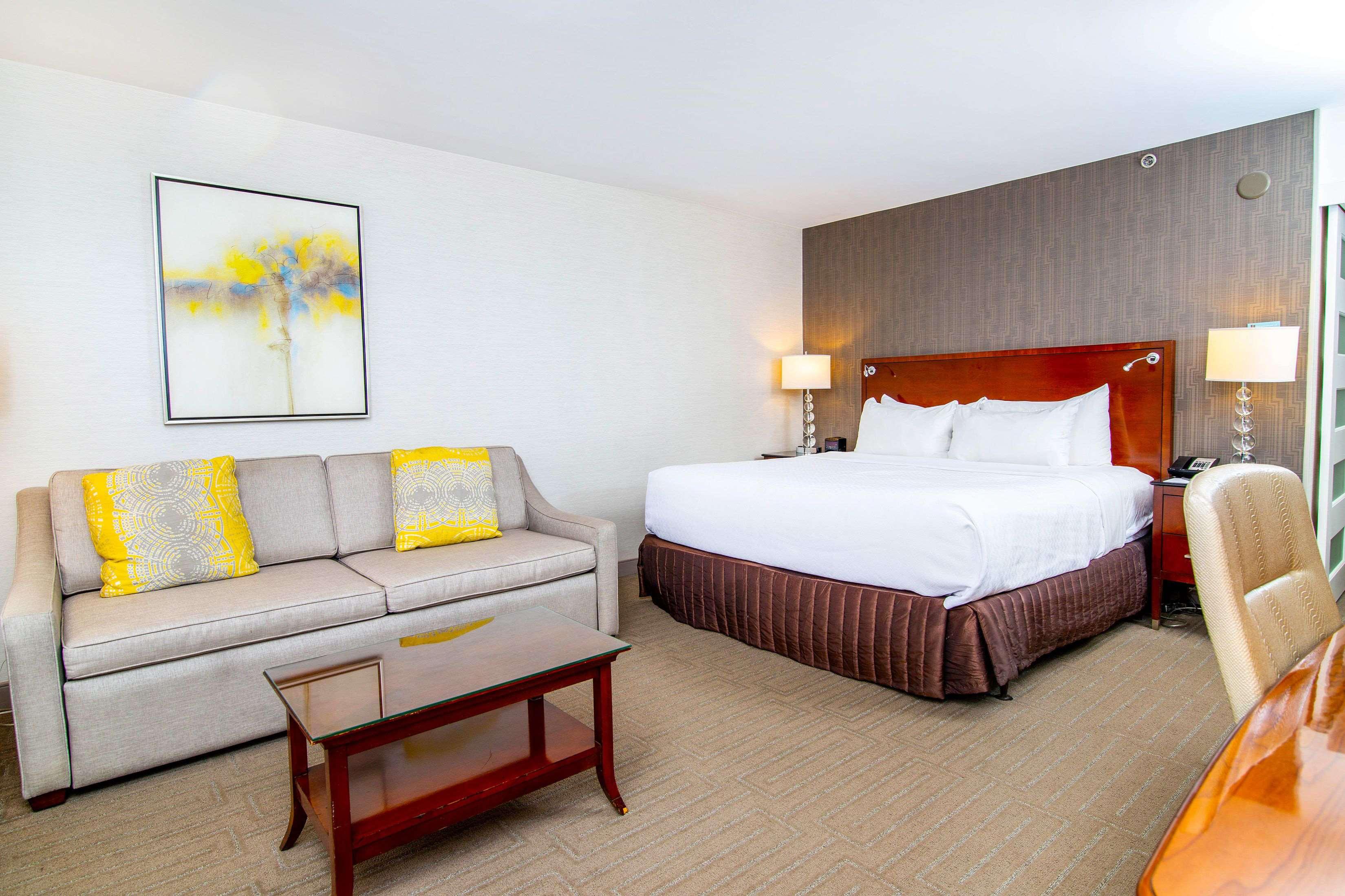 Sonesta Executive Park 4*