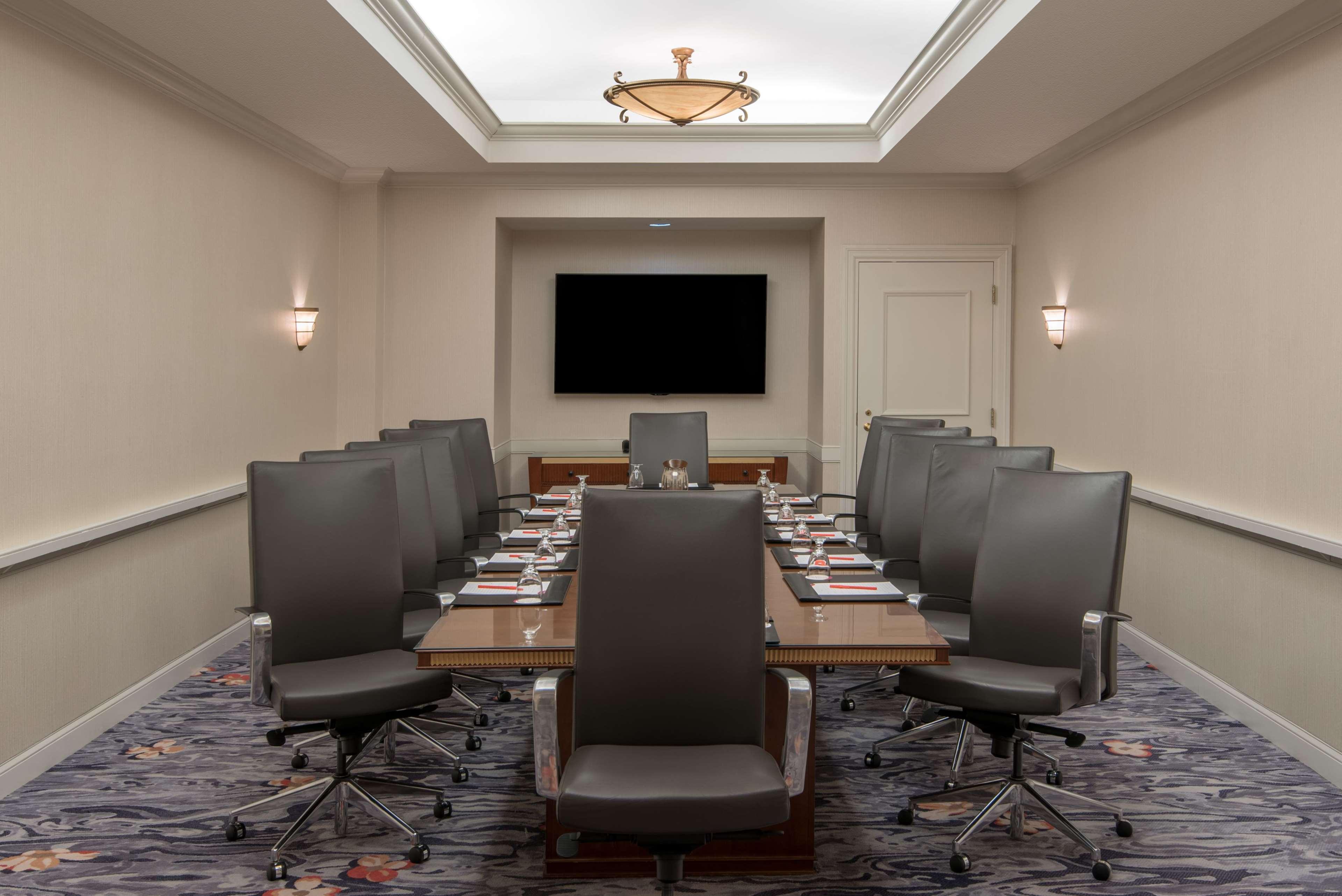 Sonesta Executive Park Hotel 4*