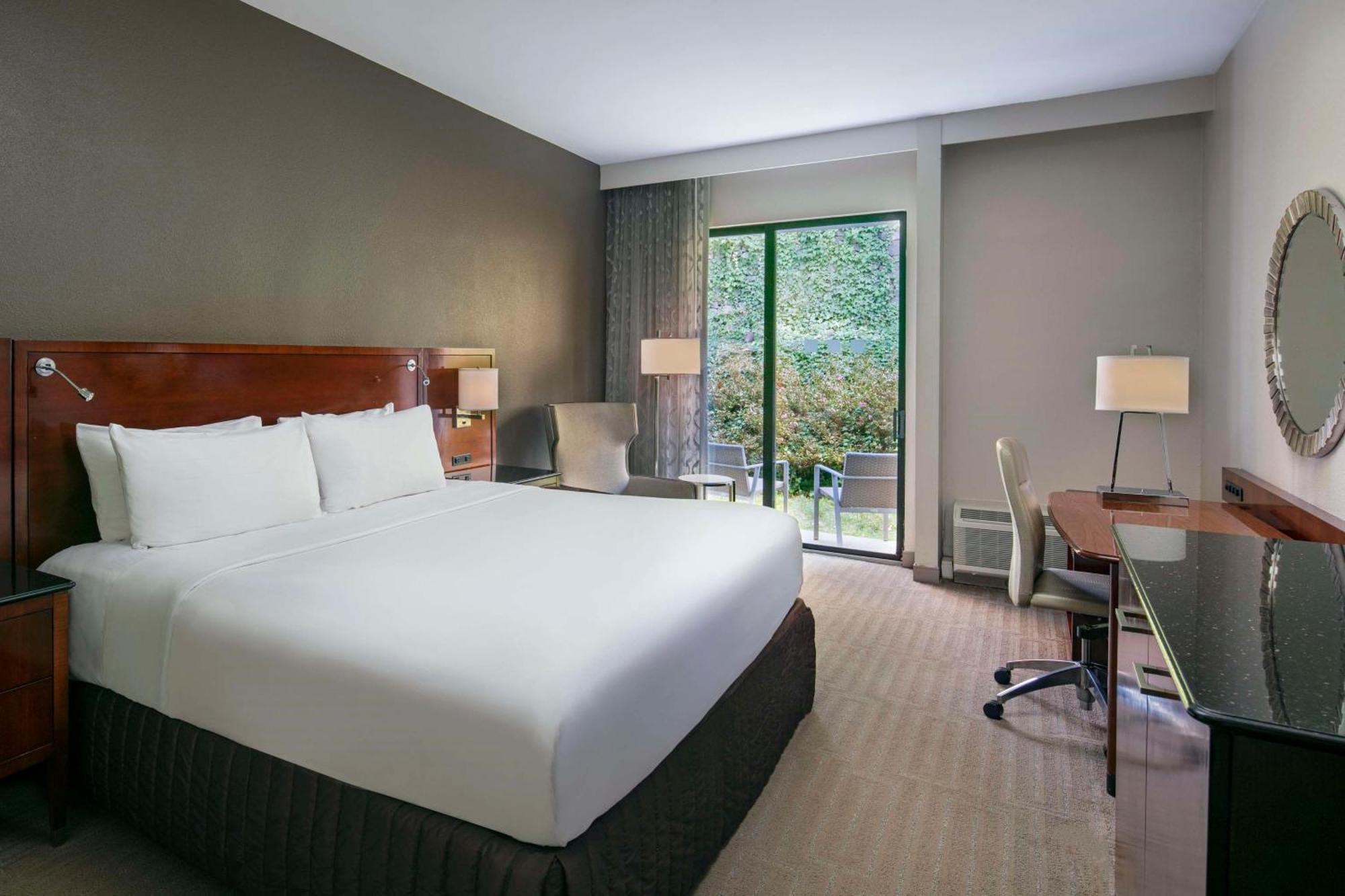 Sonesta Executive Park Hotel