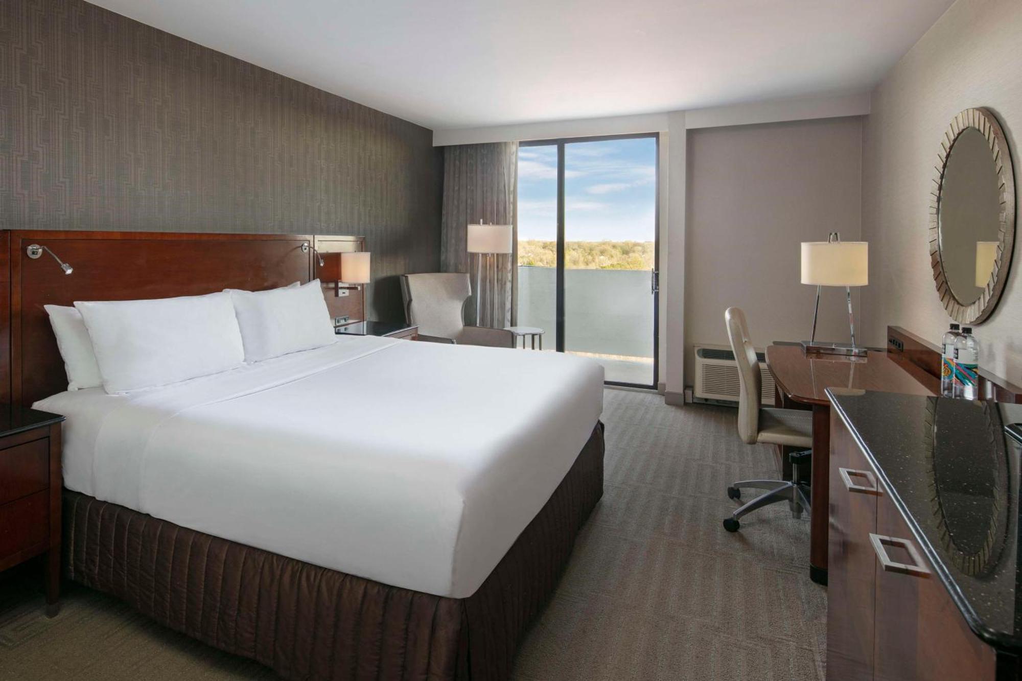 Hotel Sonesta Executive Park